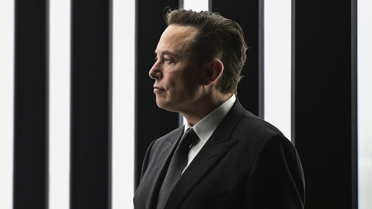 Elon Musk: "Se continua così non ci saranno più italiani" thumbnail