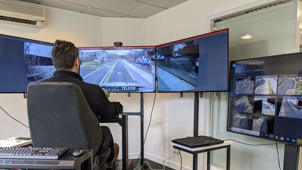 Sulle strade di Londra testato un veicolo a guida autonoma pilotato da remoto thumbnail