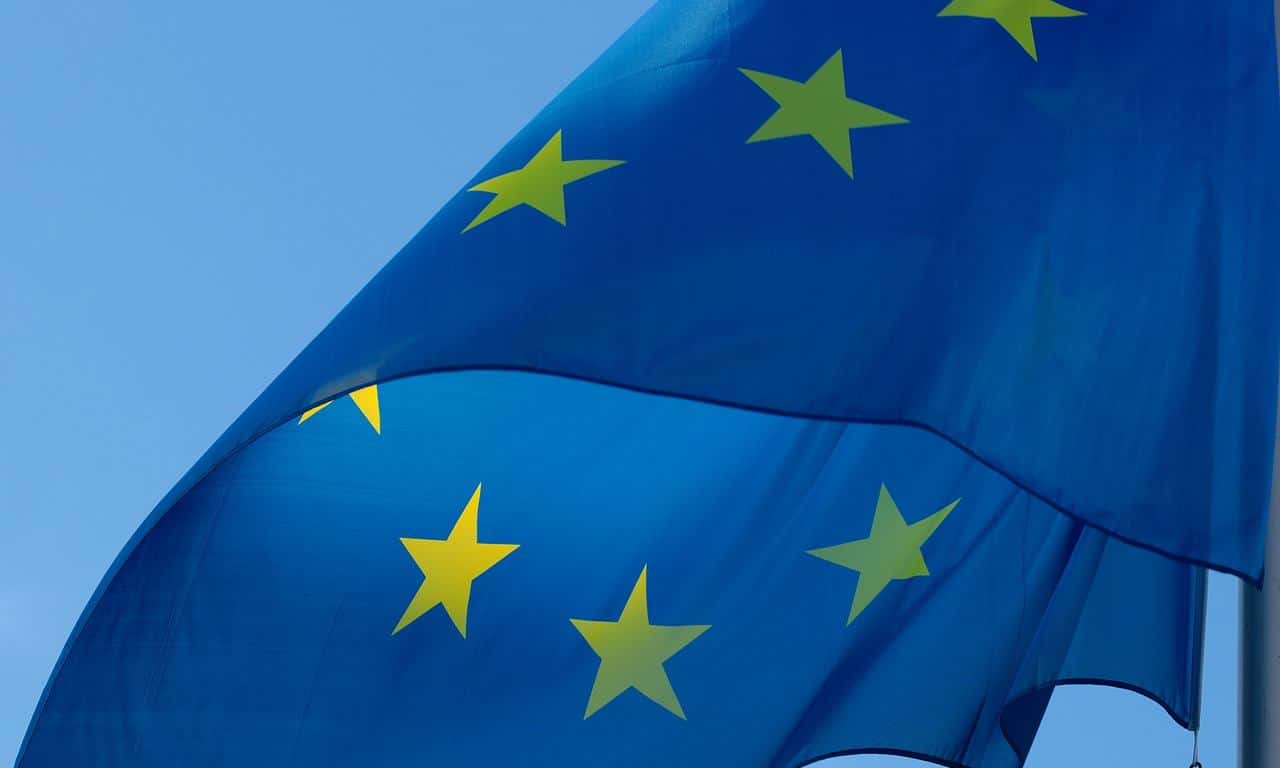 Le norme della UE sulle Big Tech pronte ad entrare in vigore thumbnail