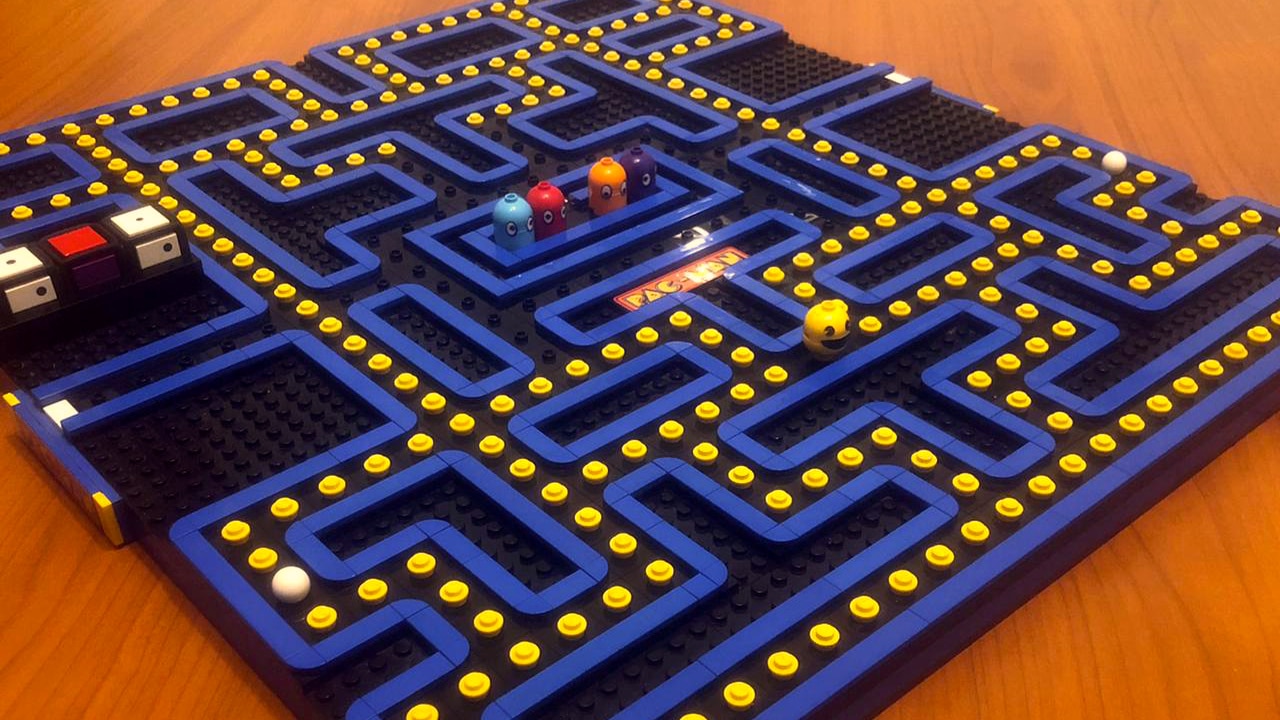 Il primo livello di Pac-Man con i mattoncini LEGO - L'opera di Loris Donadello | Intervista thumbnail