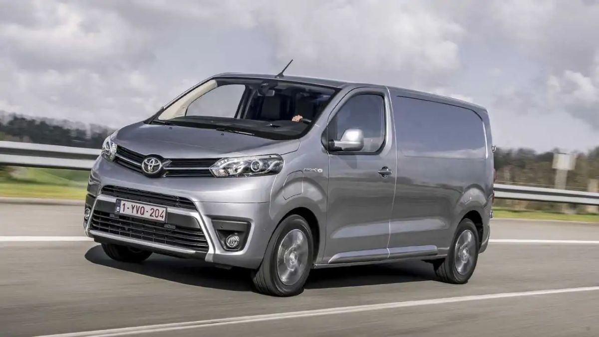 Stellantis e Toyota insieme per un nuovo furgone commerciale, anche in versione elettrica thumbnail