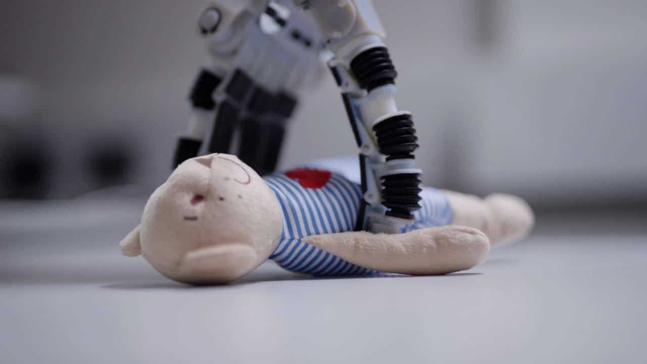 Dyson mostra i prototipi dei robot per le faccende domestiche thumbnail