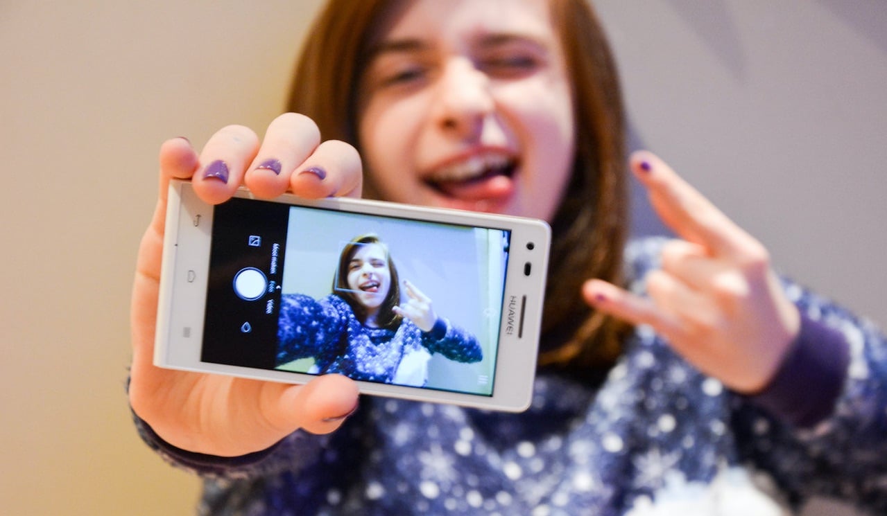 Così deformi ma così alla moda: cosa sono gli 0.5 selfie thumbnail