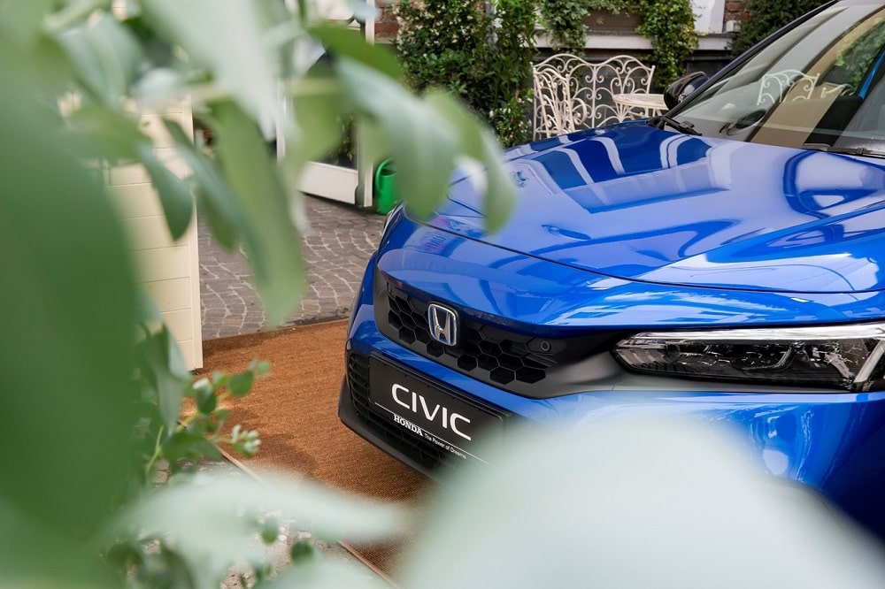 Honda Civic eHEV milano design week 2022 min