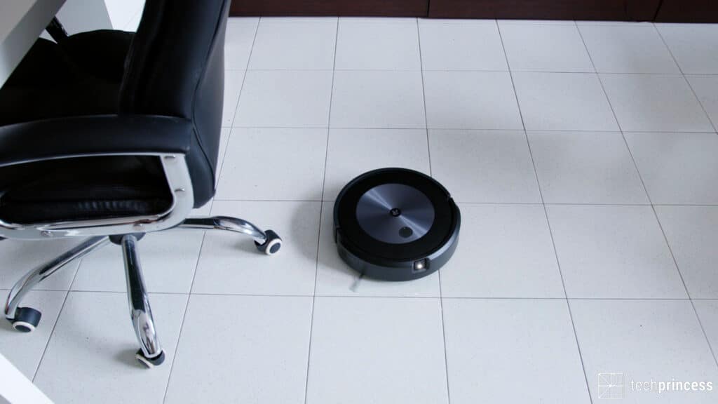 iRobot Roomba j7 come pulisce