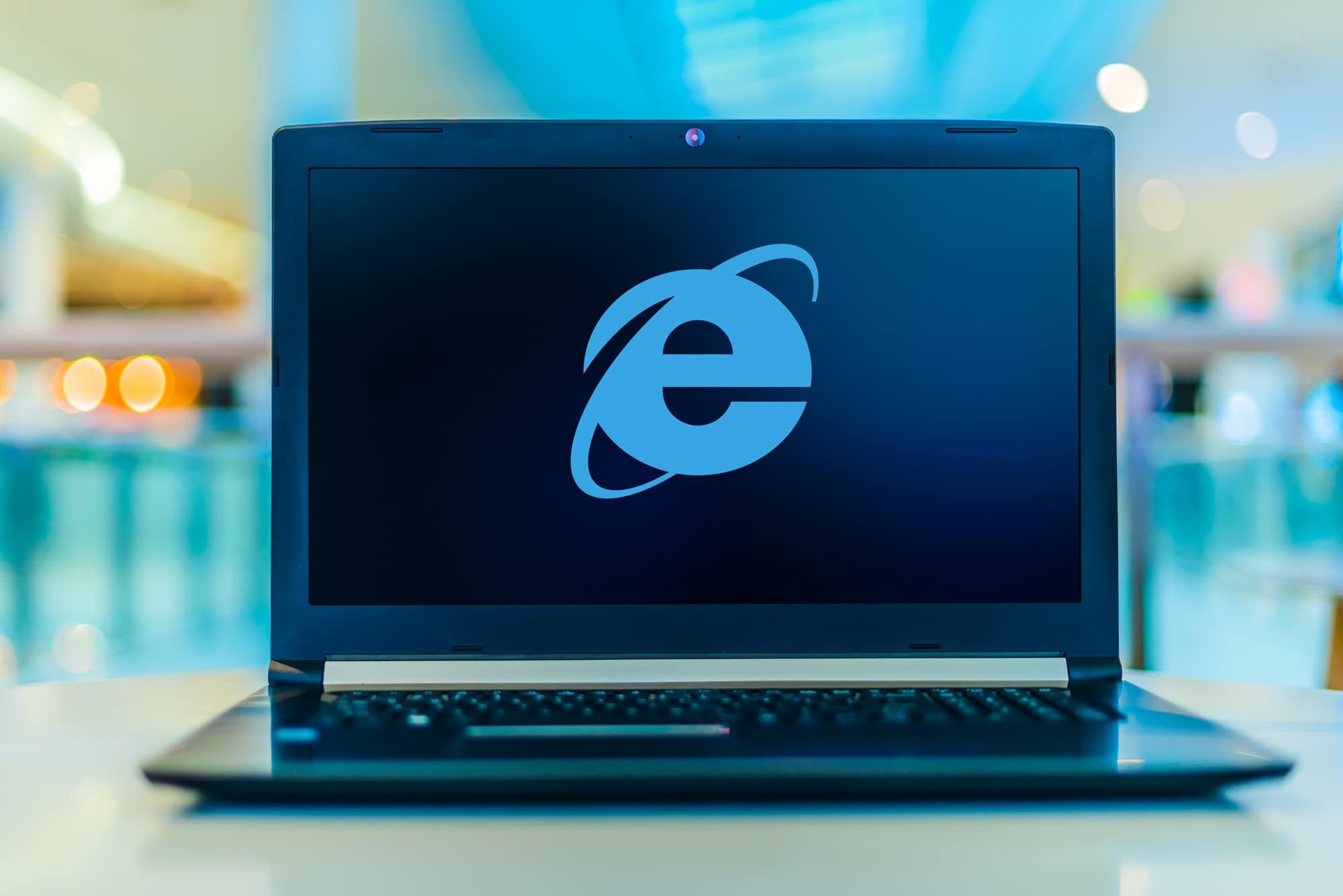 Internet Explorer: una lapide commemorativa del browser diventa virale in rete thumbnail