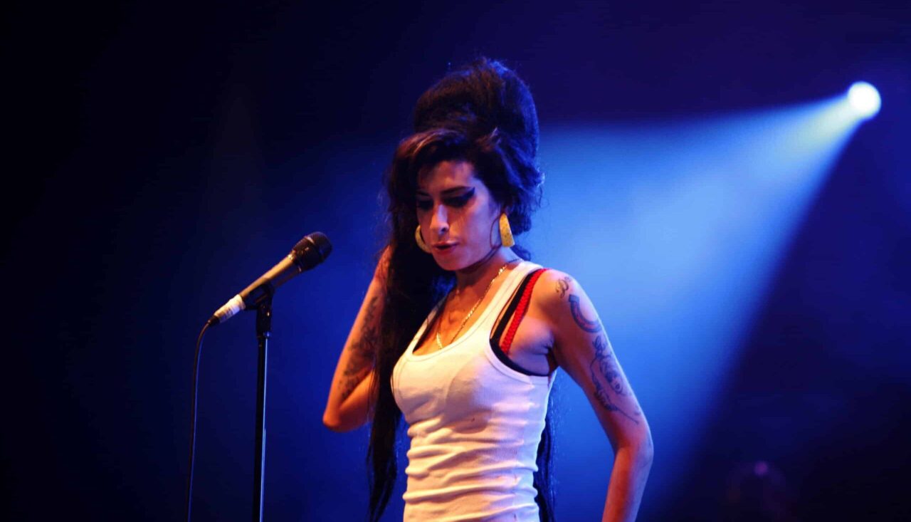 Back to Black, Marisa Abela è Amy Winehouse nella prima foto del biopic thumbnail