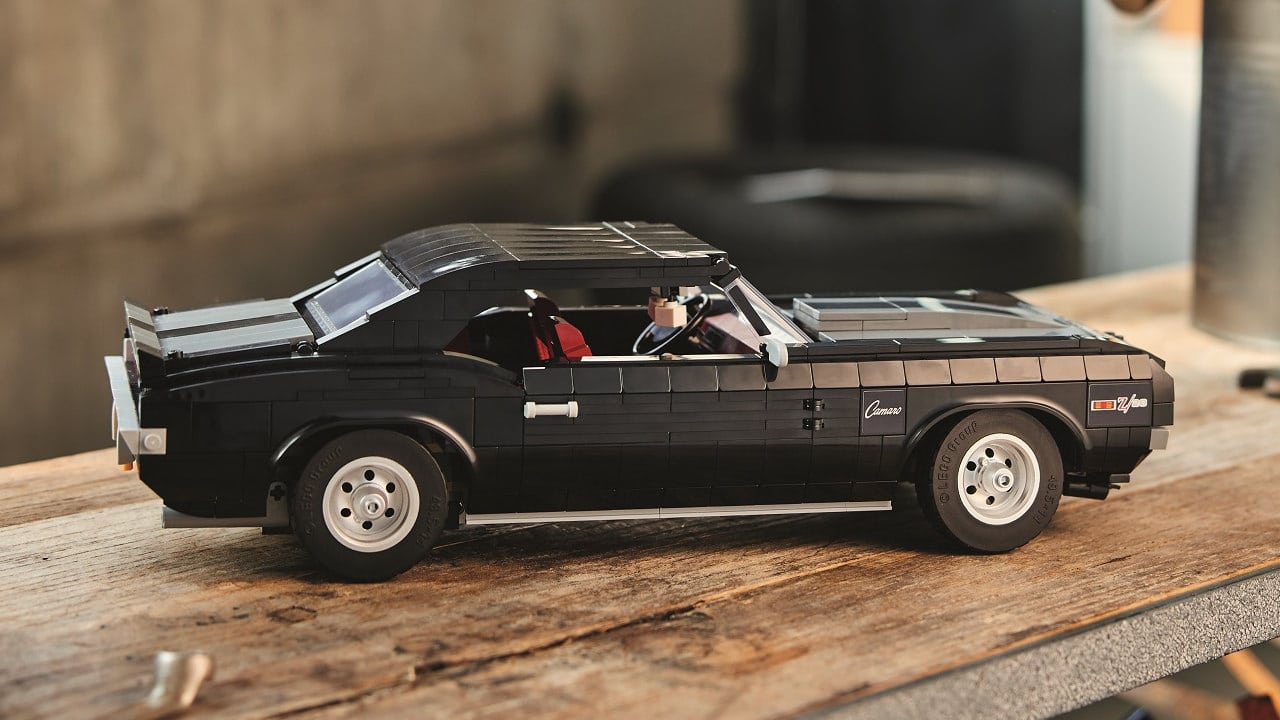 La Chevrolet Camaro Z28 diventa un set LEGO thumbnail