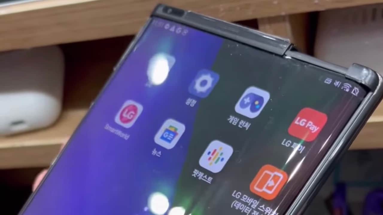 Spunta in Rete un video dello smartphone LG arrotolabile thumbnail