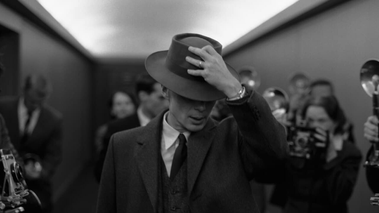 Fuoco, fiamme e un cappello: il primo trailer di Oppenheimer di Christopher Nolan thumbnail
