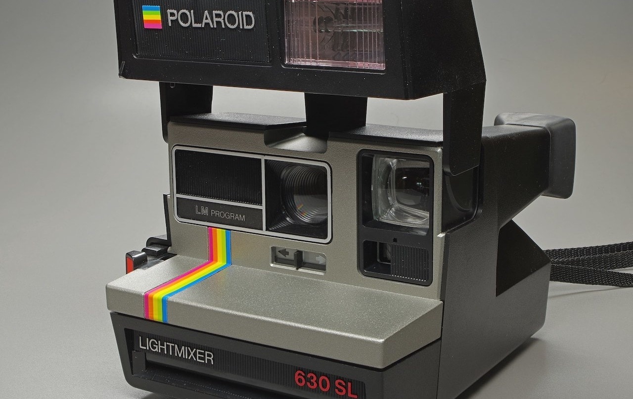 La Polaroid: l'eternità a portata di scatto. La macchina del tempo thumbnail