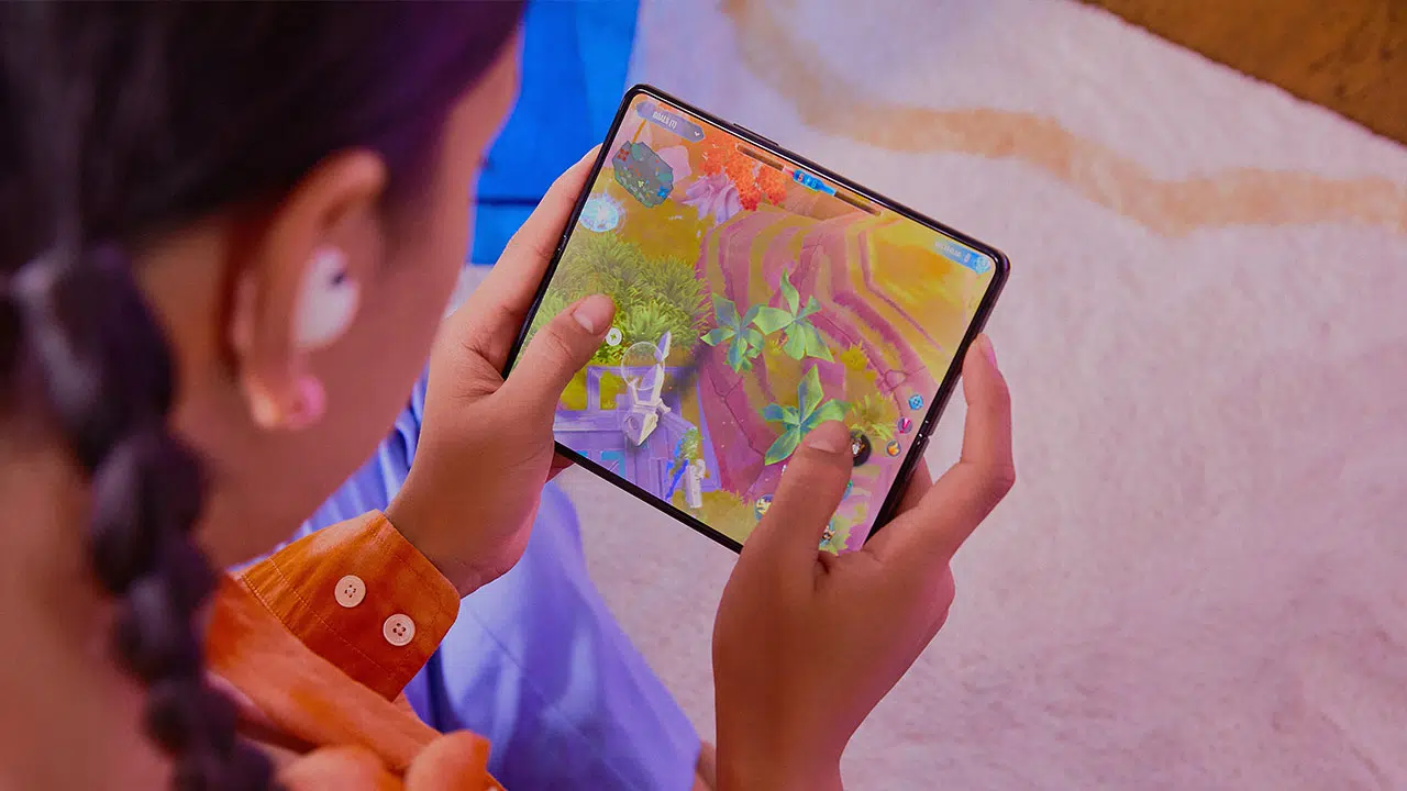 Samsung punta sui pieghevoli: in arrivo tablet, laptop e monitor thumbnail