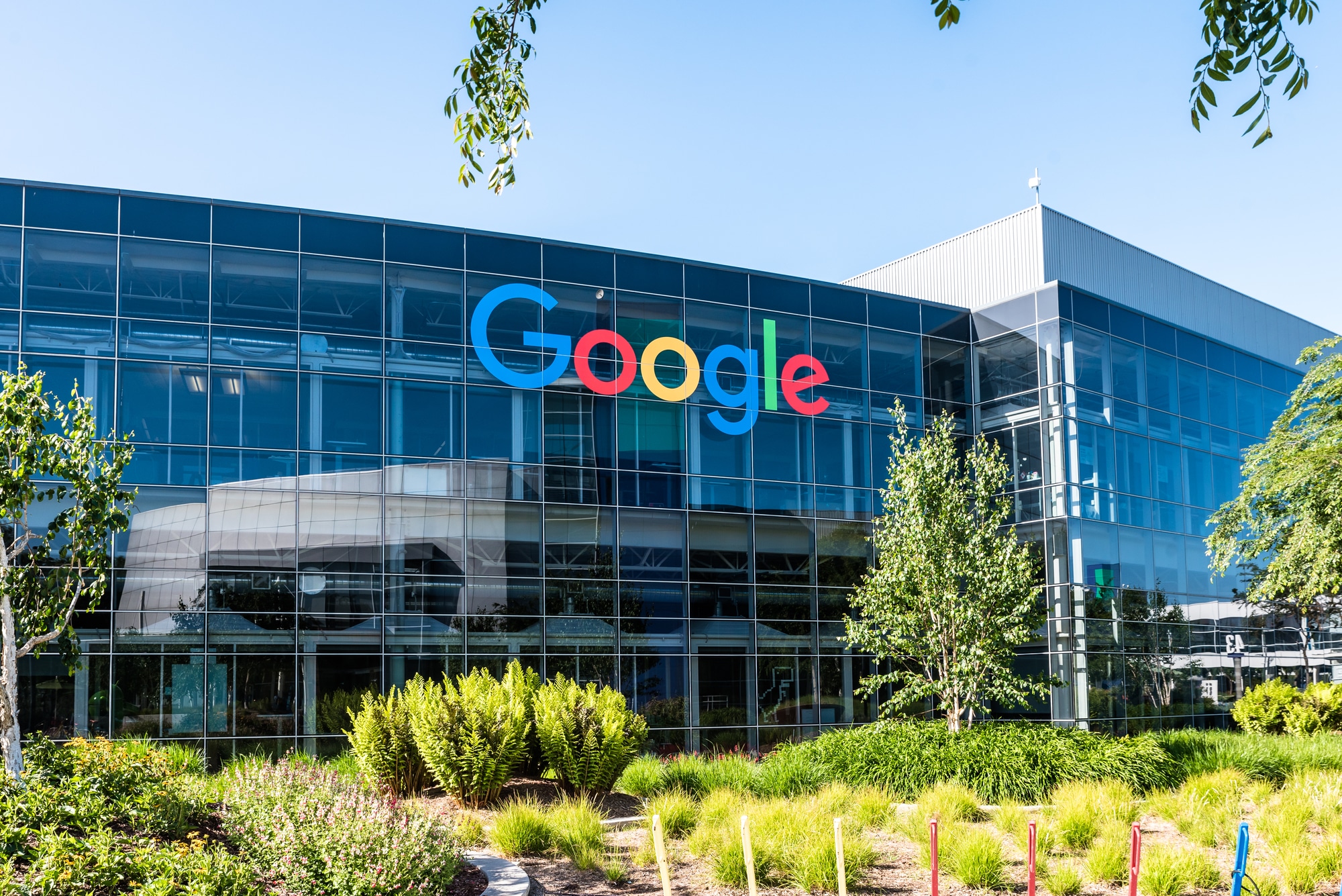 Google non intende ricorrere ai licenziamenti ma vuole più produttività dai dipendenti thumbnail