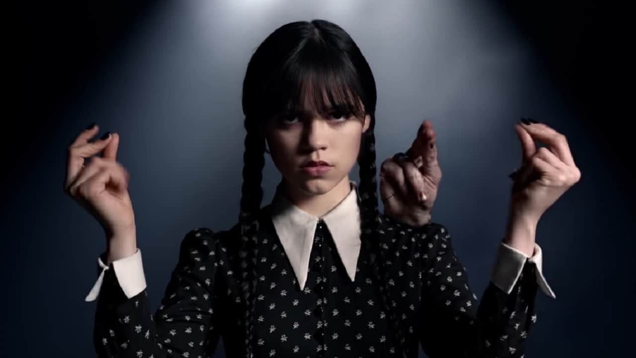 Primo sguardo alla famiglia Addams di Mercoledì, la nuova serie TV di Netflix thumbnail