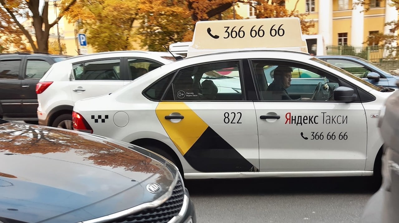 Anonymous colpisce i taxi di Mosca: ed è subito caos thumbnail