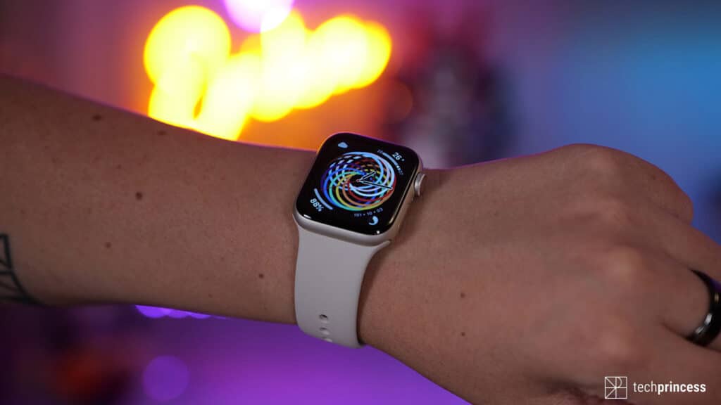 Apple Watch SE 2022 indossato