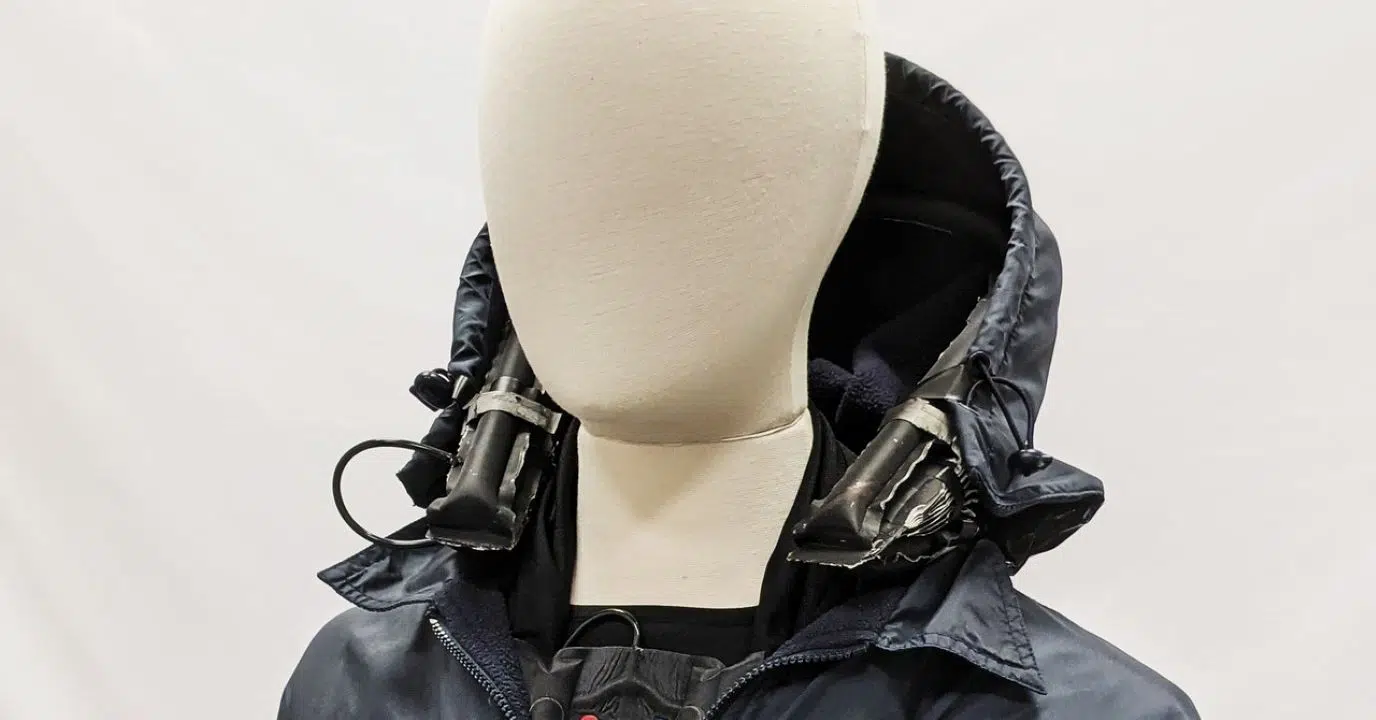 La giacca robot (morbido) di Dan Preston thumbnail