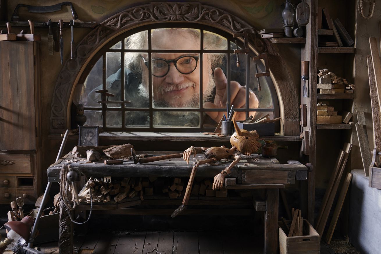 Pinocchio di Guillermo del Toro: nuova clip dietro le quinte del film thumbnail