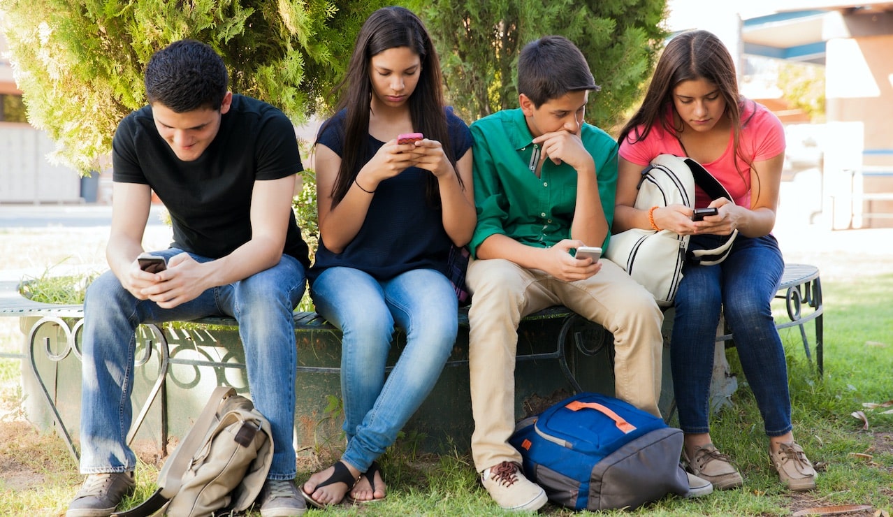 Smartphone vietati al Liceo Malpighi di Bologna  thumbnail