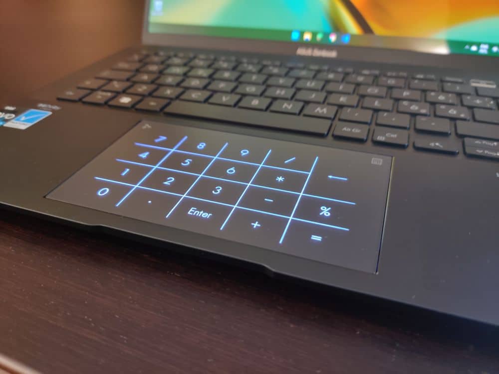 recensione zenbook 14 oled touchpad