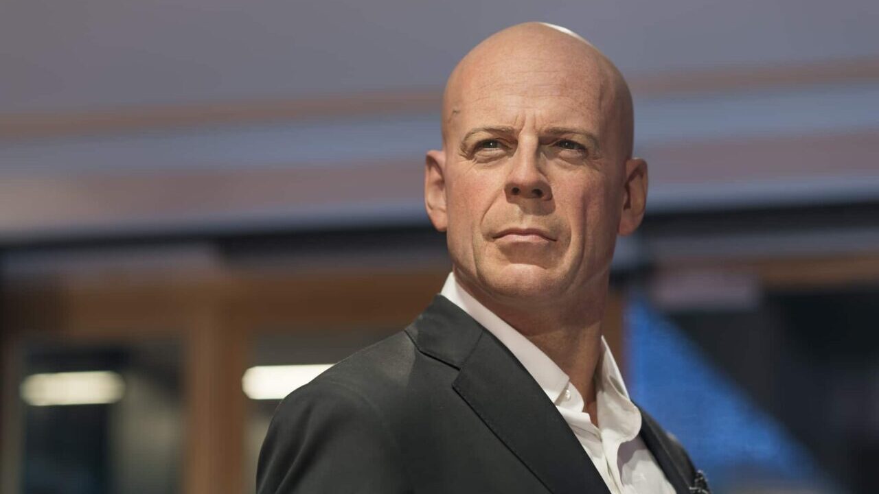 Bruce Willis nega di aver venduto i propri diritti d'immagine a una società Deepfake thumbnail