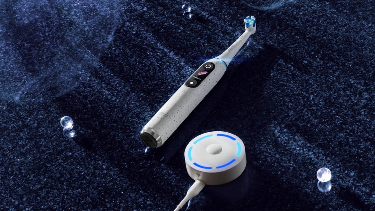 Oral-B iO10 con iOsense, lo spazzolino intelligente arriva in Italia thumbnail