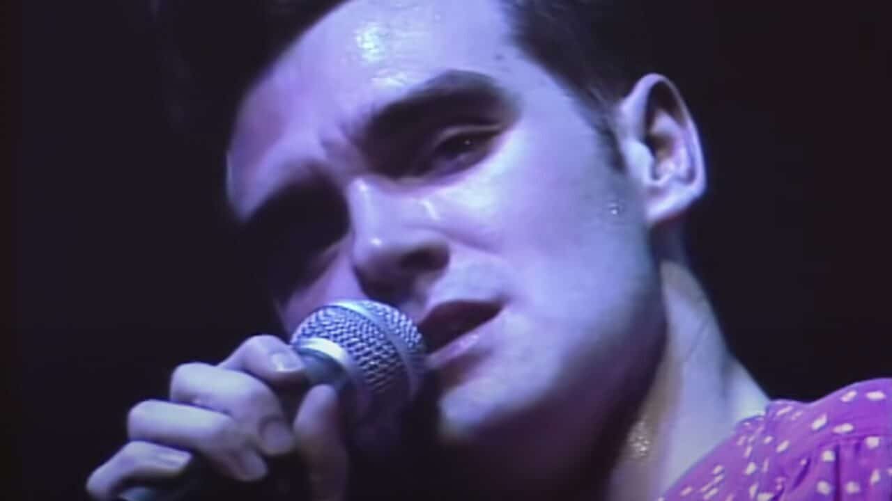 Dentro la canzone: il significato di Panic dei The Smiths, tra un disastro nucleare e una rivolta pop thumbnail