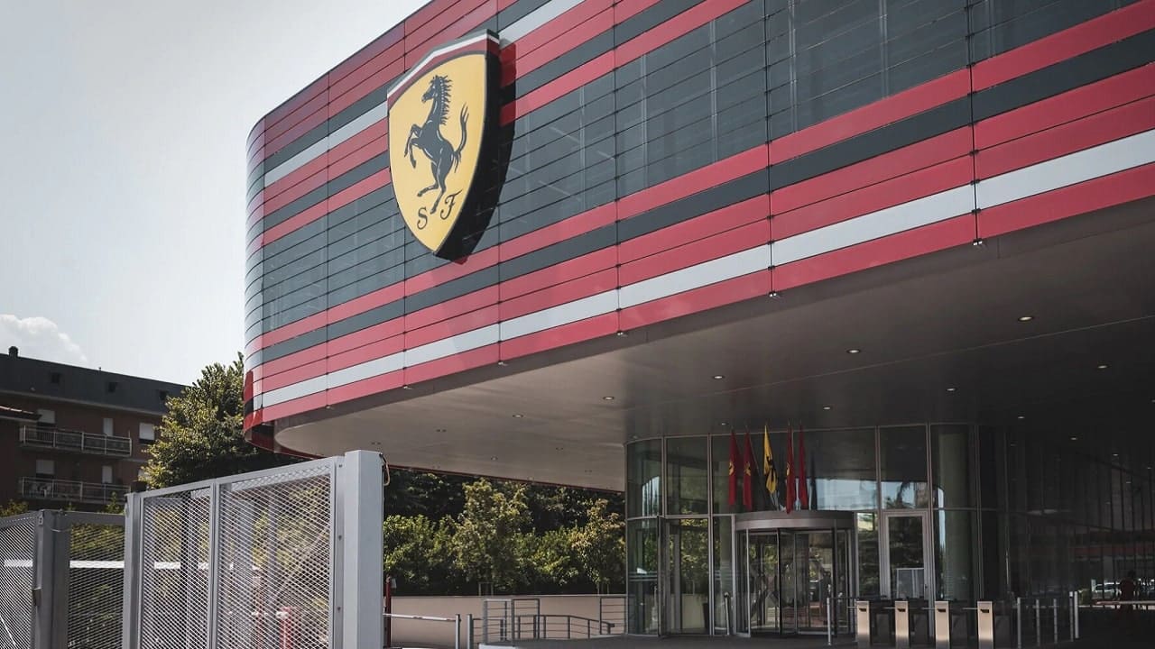 Ferrari colpita dagli hacker, 7GB di dati online thumbnail