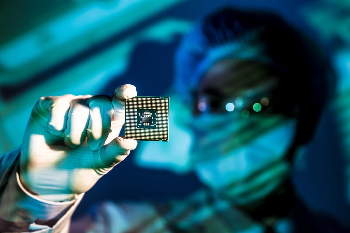 Intel ottiene un risultato storico nella sperimentazione sui chip quantistici thumbnail