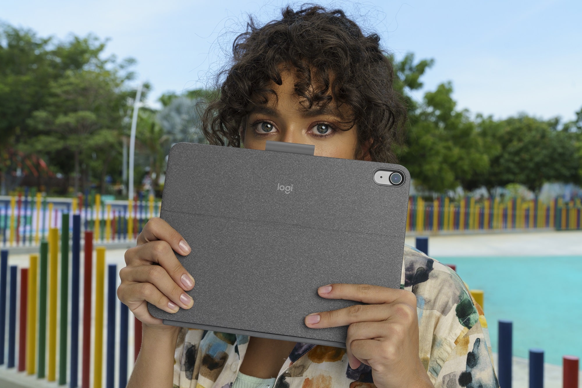 Logitech presenta i suoi accessori per il nuovo iPad di decima generazione thumbnail