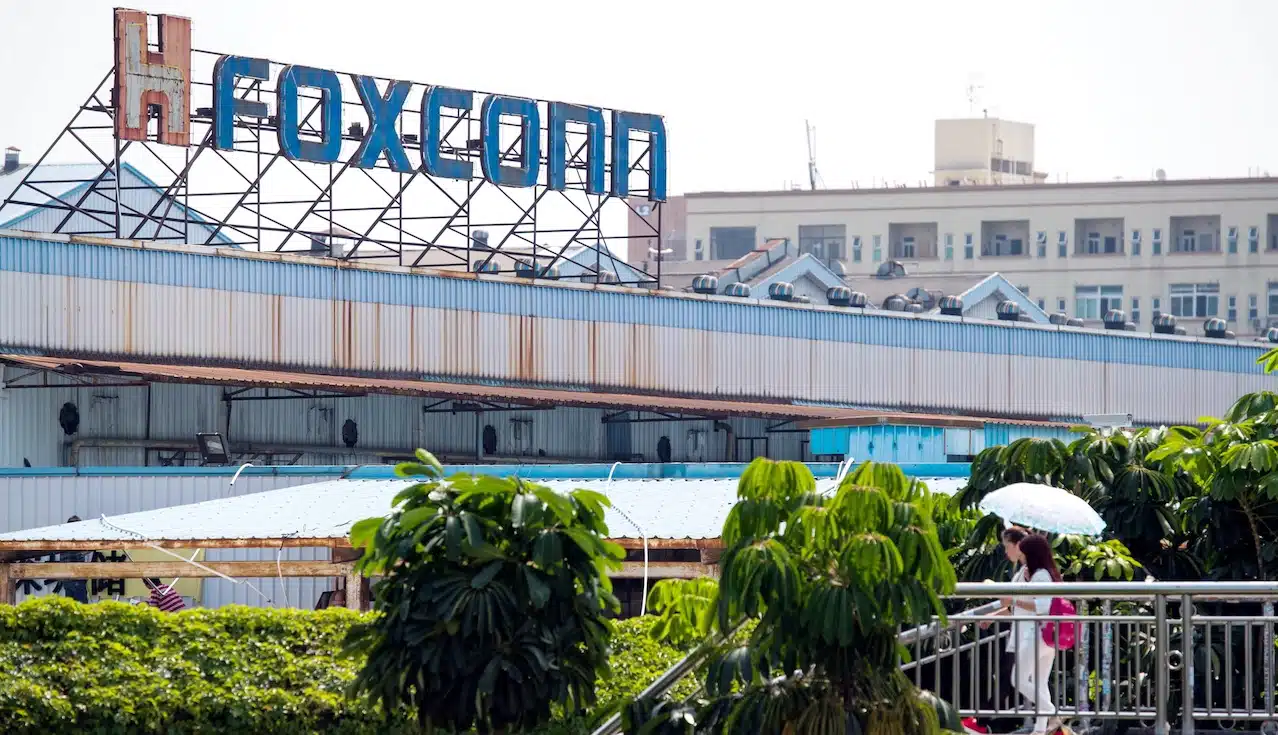 Cina: maxi protesta nella fabbrica di iPhone della Foxconn thumbnail