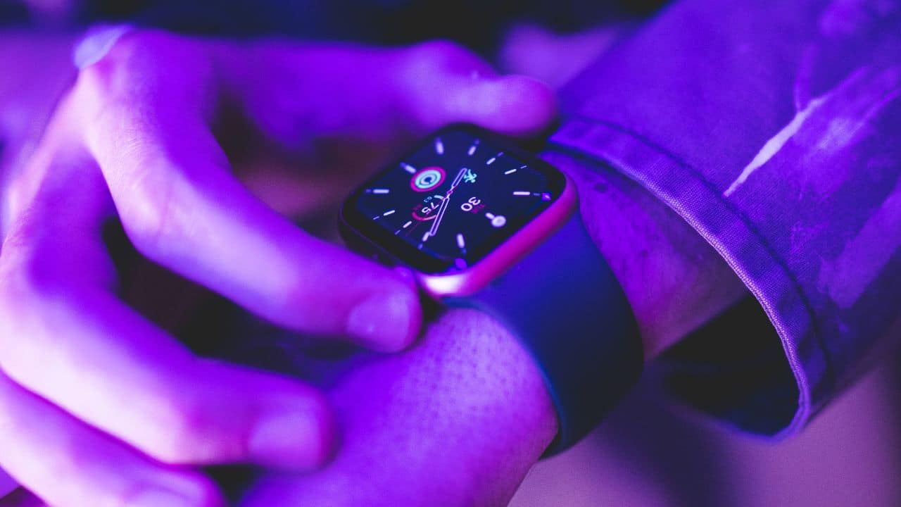 Sconti Black Friday: cuffie e smartwatch più convenienti thumbnail