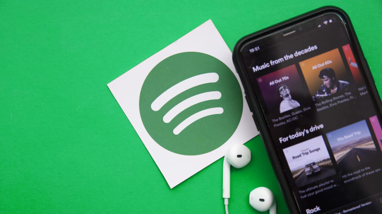 Spotify dice addio al tasto cuore: arriva un nuovo modo per salvare brani e playlist thumbnail