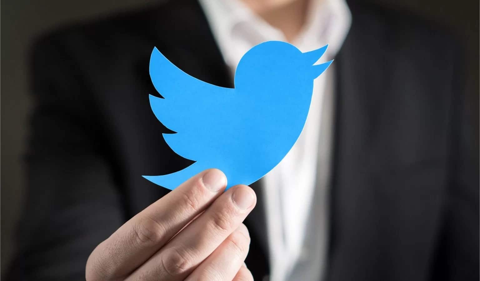 Dopo i licenziamenti, Twitter richiama decine di ex dipendenti thumbnail