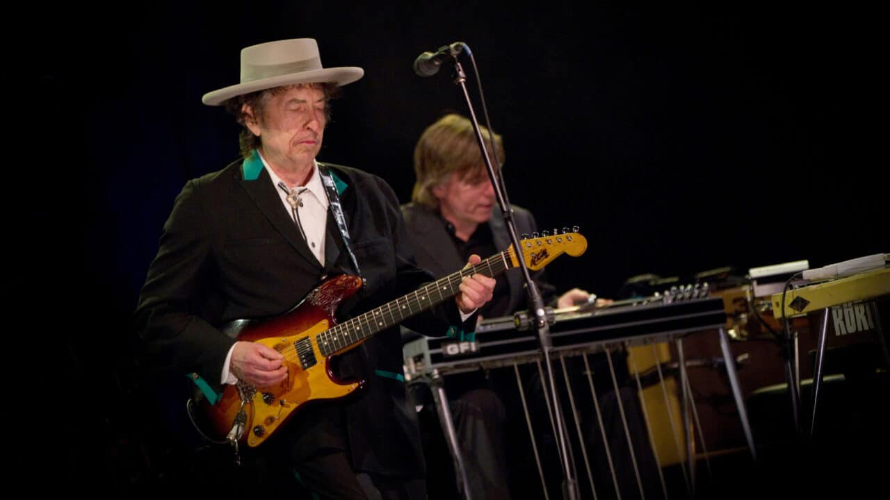 Bob Dylan rivela di essere un fan di Coronation Street e la serie gli propone un cameo thumbnail