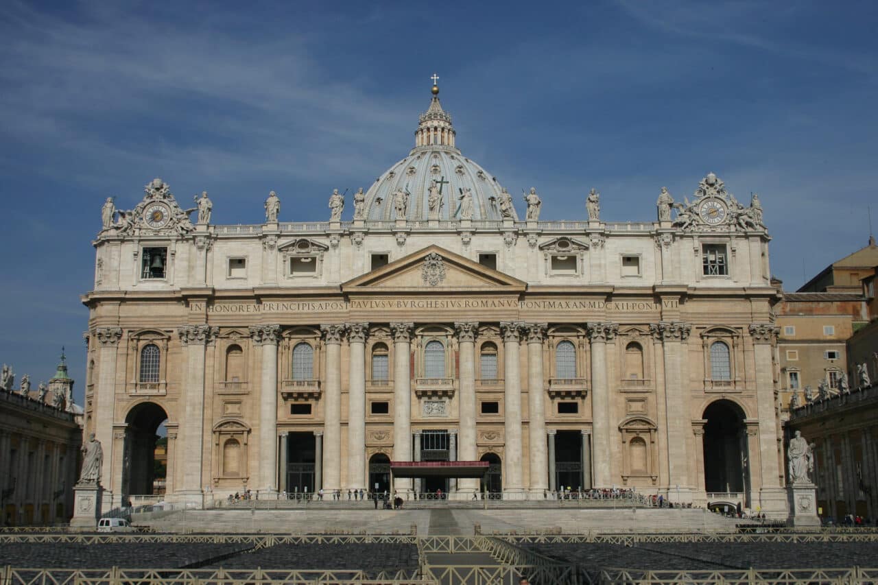 Il sito del Vaticano è stato irraggiungibile per ore. Possibile attacco hacker? thumbnail