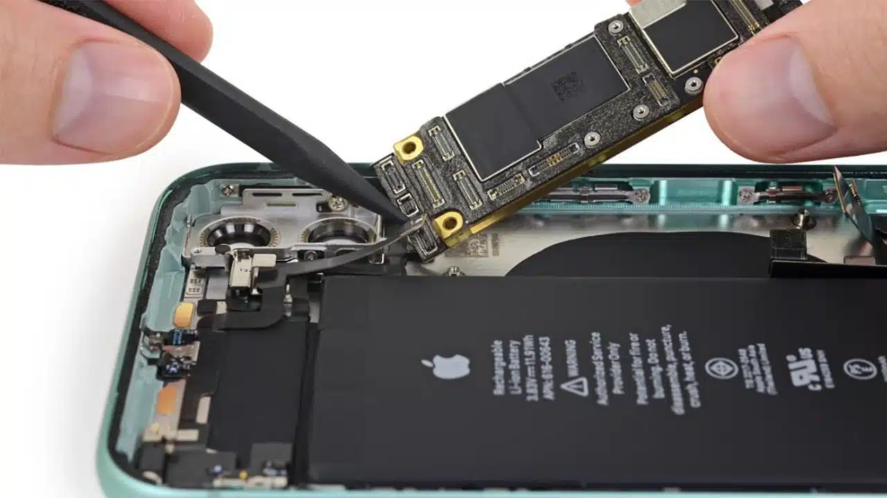 Apple dice addio a Broadcom, costruirà un chip 5G, WiFi e Bluetooth per iPhone thumbnail