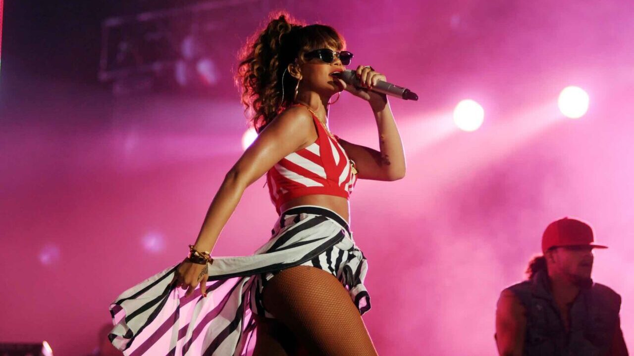Apple Music celebra Rihanna in vista del Super Bowl thumbnail
