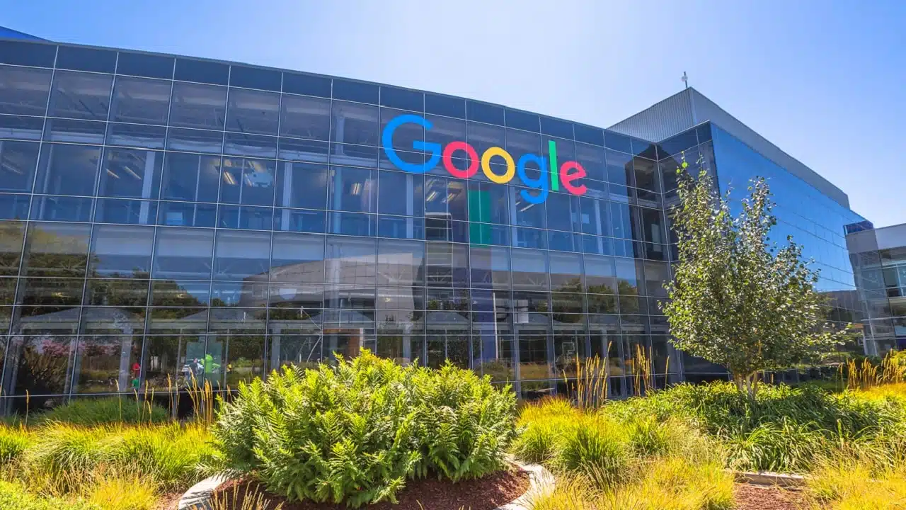 Google apre l'accesso a Bard, la sua risposta a ChatGPT thumbnail