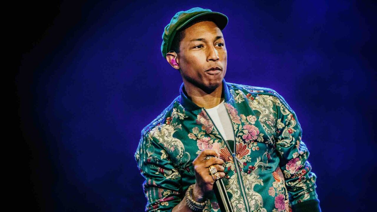 Pharrell è il nuovo direttore creativo della linea uomo di Louis Vuitton thumbnail