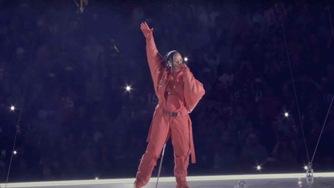 Rihanna al Super Bowl: tra Super Smash Bros e una performance incredibile thumbnail