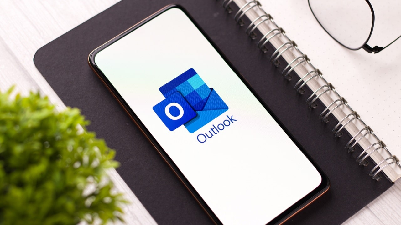 Outlook replaces the Calendar and Mail apps on Windows 11 Breaking