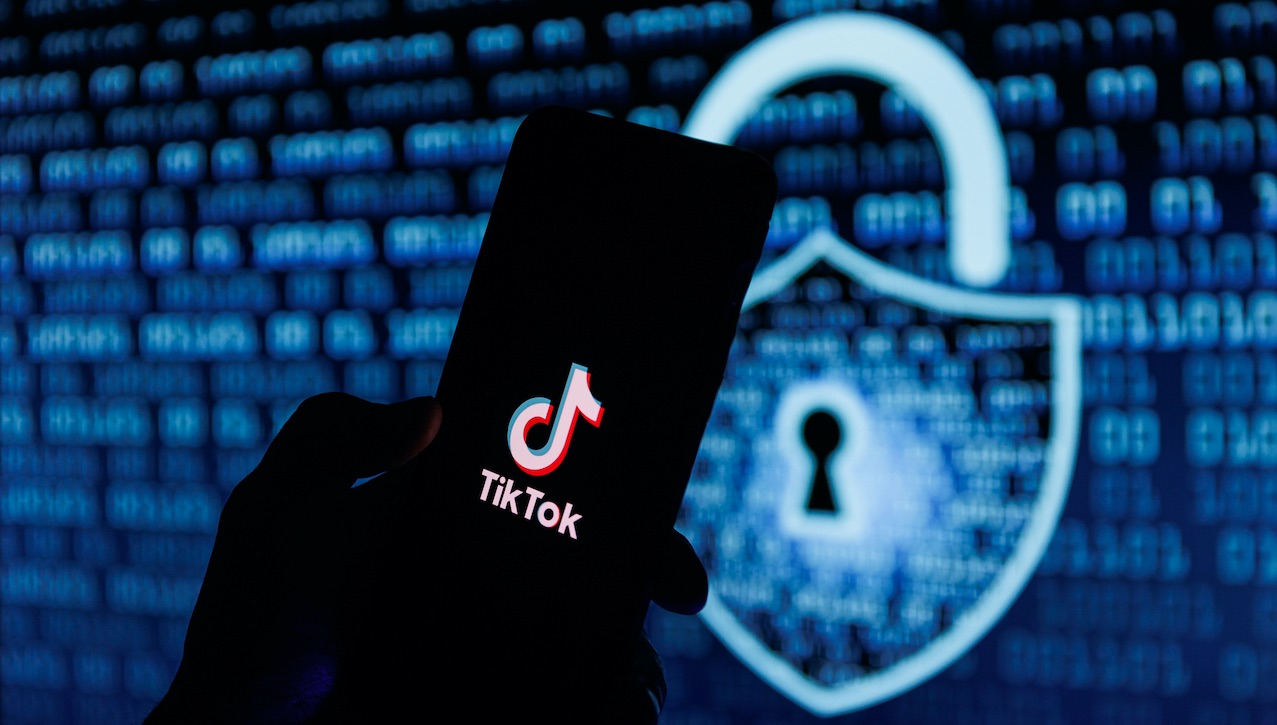 Il CEO di TikTok promette un "firewall" per proteggere i dati degli utenti thumbnail