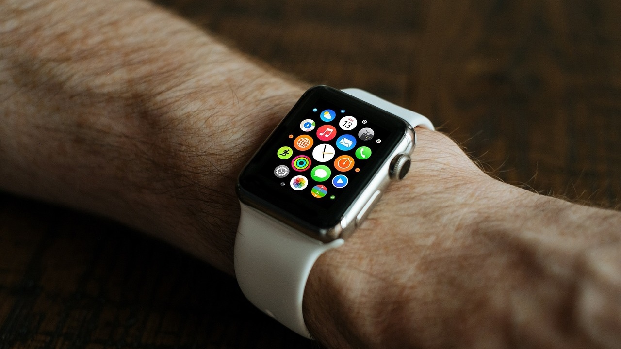 Apple Watch diventerà un display che gira attorno al polso? thumbnail