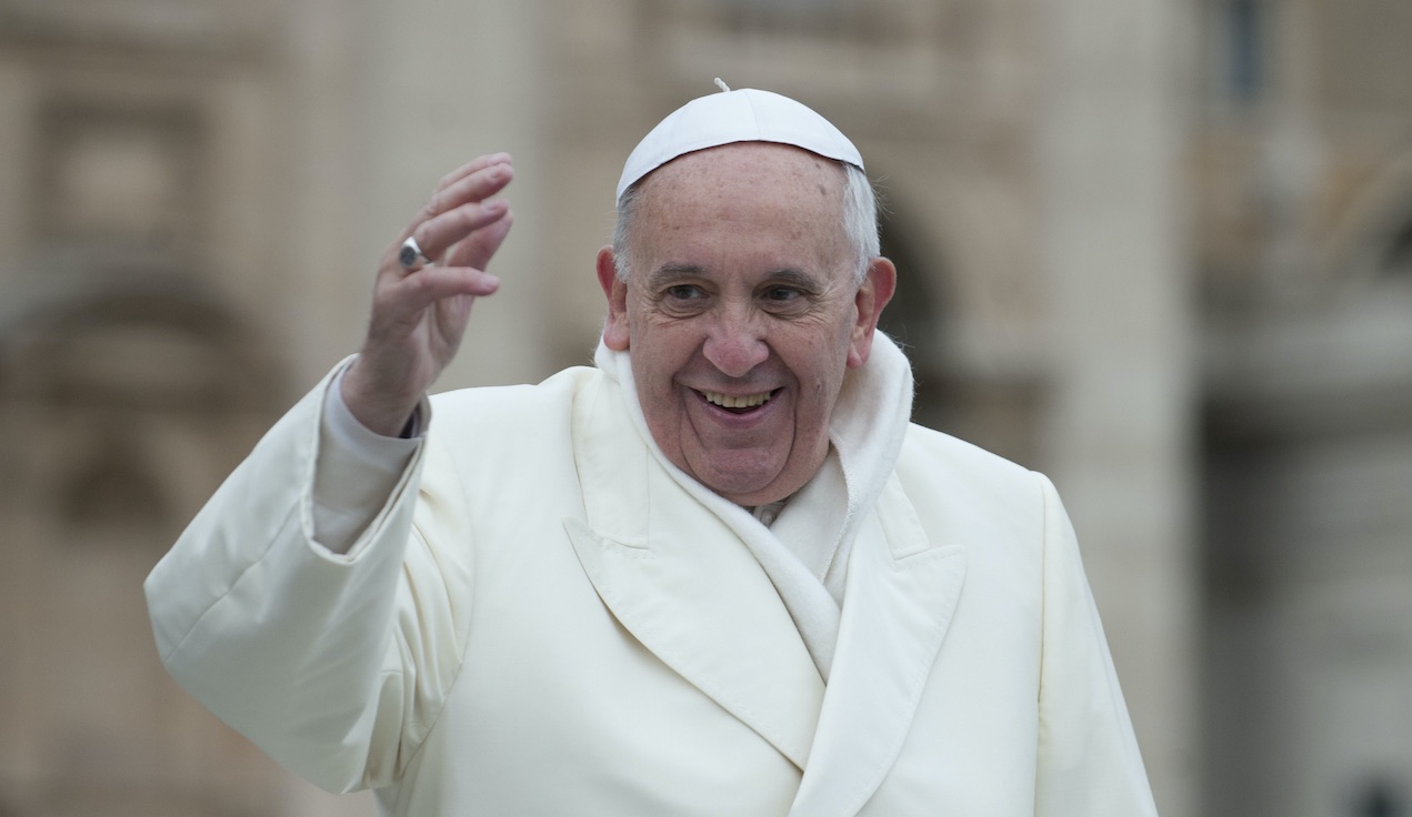 Papa Francesco con un piumino alla moda? No, è deepfake. Ecco come riconoscerlo thumbnail