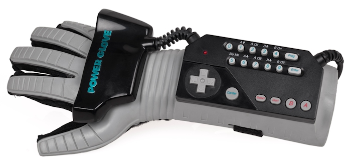 Capostipite gei guanti VR da gaming: era il 1989 e il Nintendo PowerGlove per NES faceva il suo ingresso