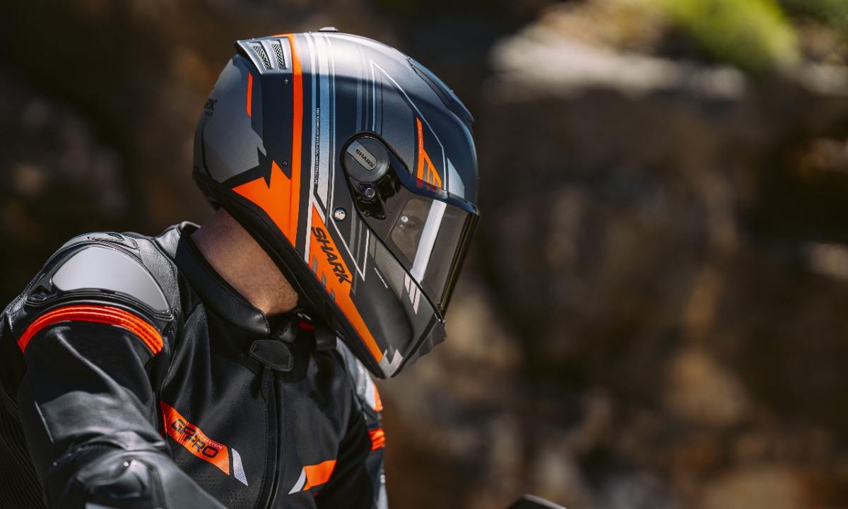 Spartan RS di Shark Helmets veste una nuova grafica thumbnail