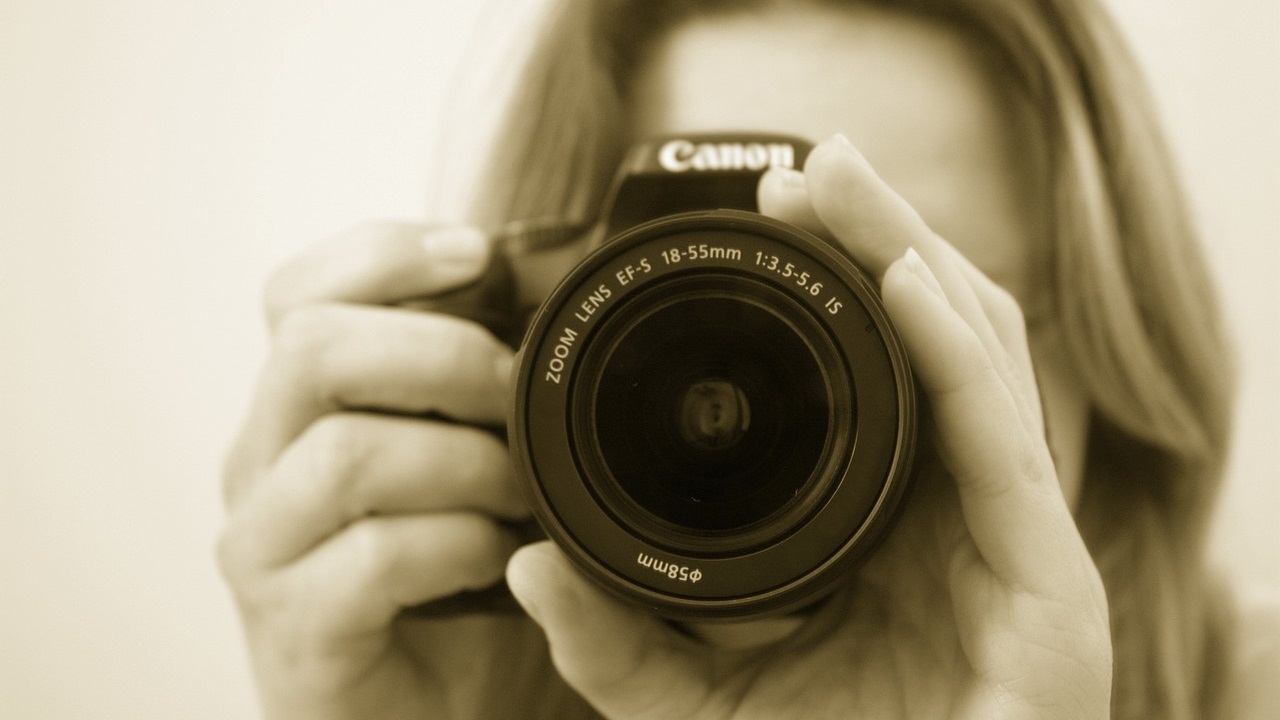 Canon regala un corso di fotografia alle donne affiancate da Arché thumbnail