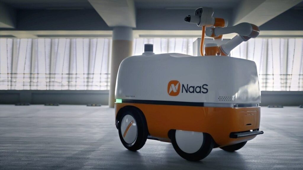 NaaS, il robot che ti localizza e corre a ricaricarti l'auto, fonte NaaS Technology