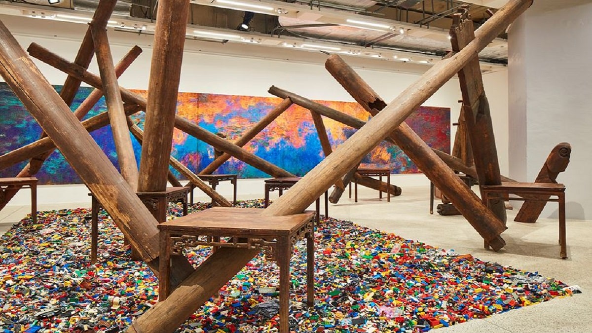 Ai Weiwei ricrea un capolavoro di Monet con i LEGO thumbnail